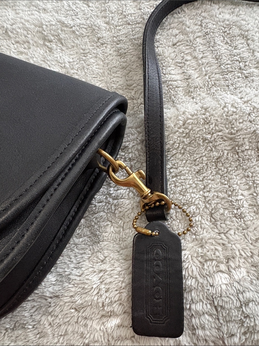 Classic Black Leather Crossbody Shoulder Bag - Picture 8 of 11